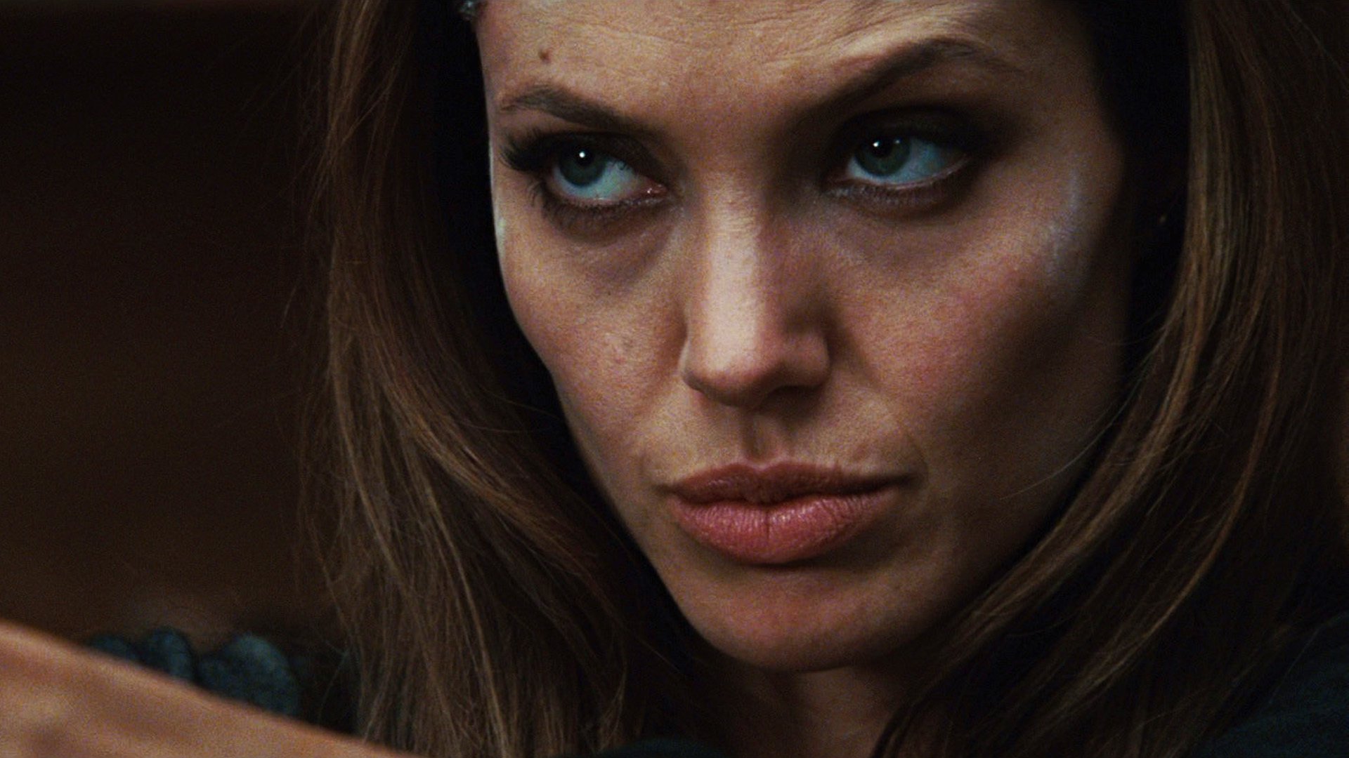 Какая интересная особа. Анджелина Джоли особо опасен. Особо опасен 2008. Особо опасен кадры с Анджелиной Джоли.